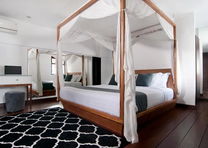 5br Sabtu - Minggu Villa Seminyak (Bali)