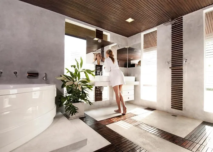 5br Sabtu - Minggu * Seminyak (Bali)